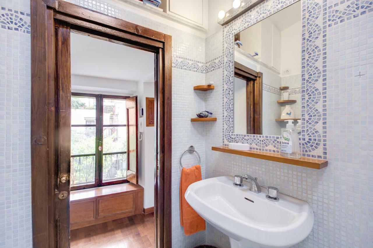 Apartment Homehouse Garofano - Rione Monti - Colosseum Rome