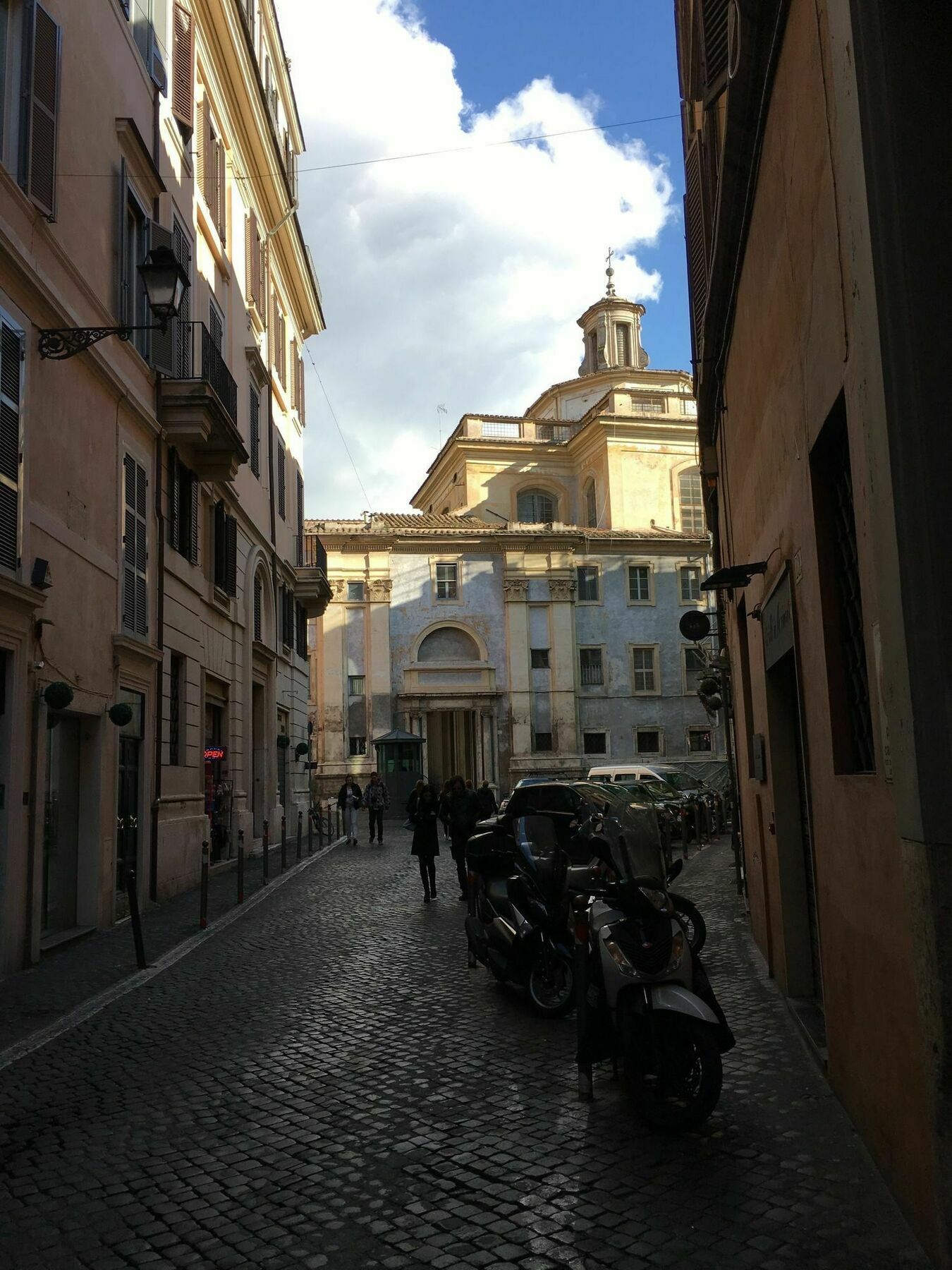 Pantheon Old Apartment