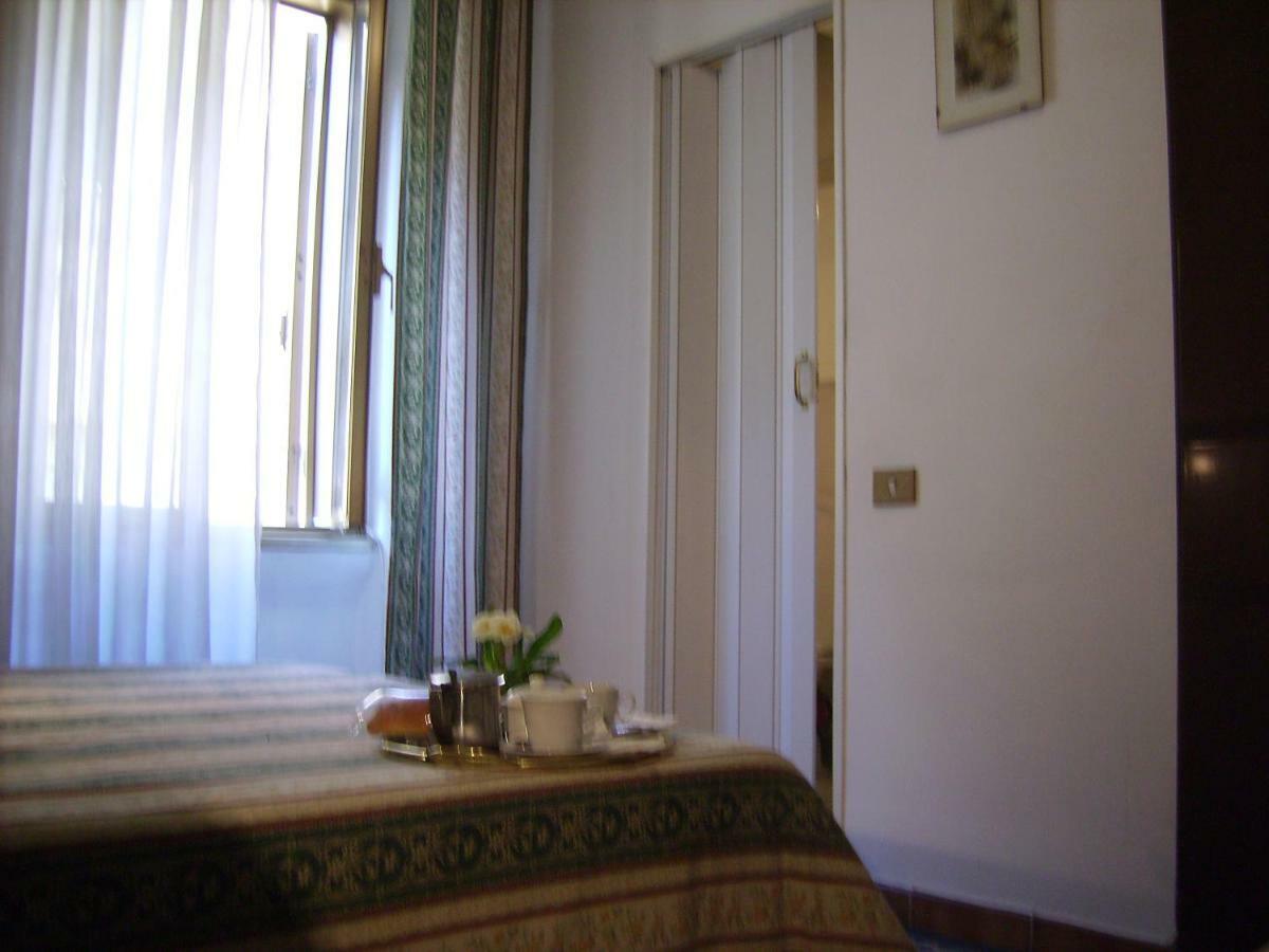 Vaticanrooms Bed & Breakfast *