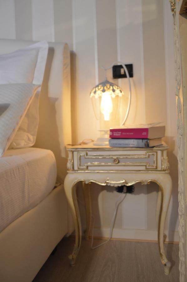 Apartment Historic Center - Elegant With Charming Antiques - Raffaello Rome