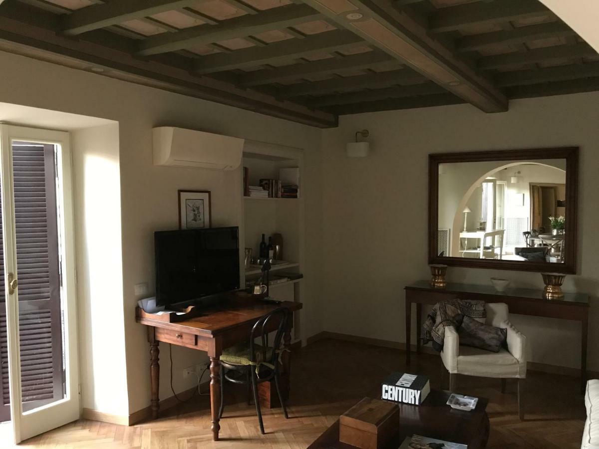 Due Mondi, Pantheon Apartment