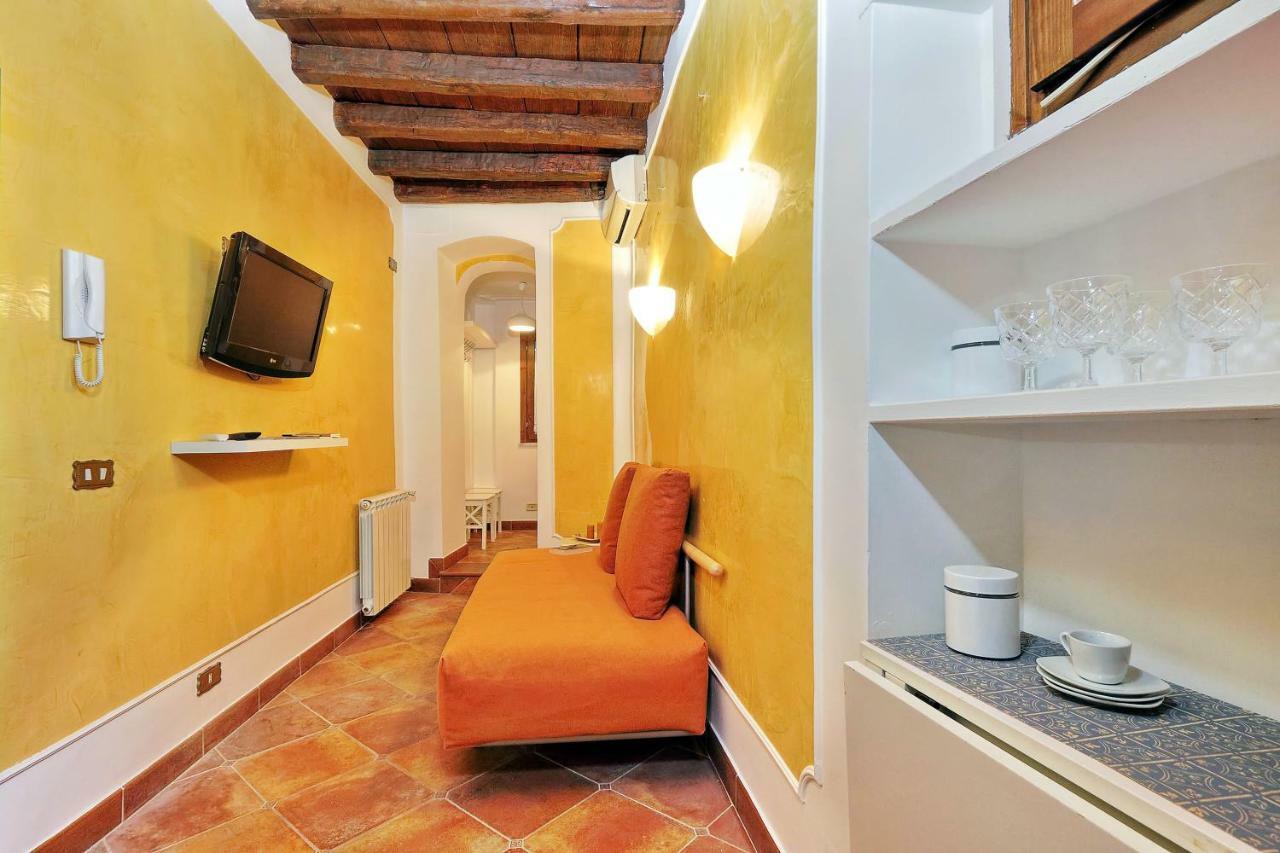 Apartment Pantheon Navona Rome