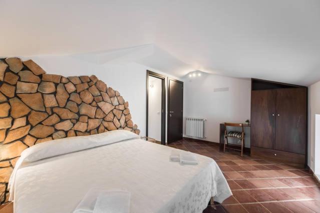 B&B Glicini Rome