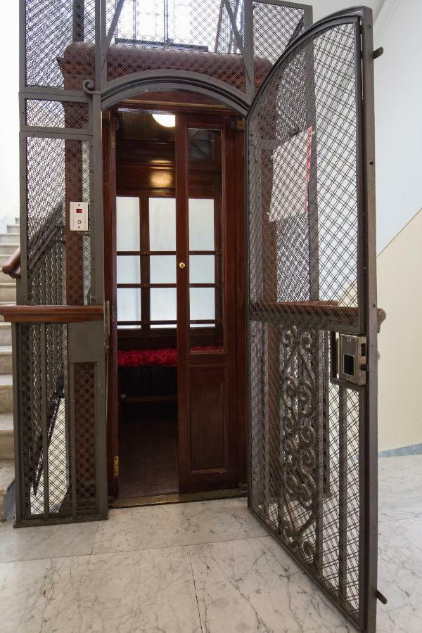 Urban Pine Rooms Guest house