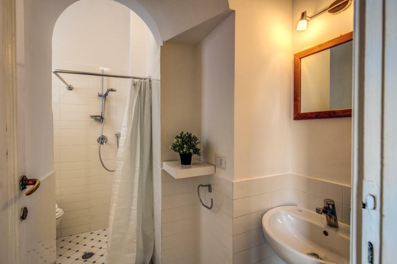 Campo Di Fiori 2 Bedroom Via Giulia Apartment *