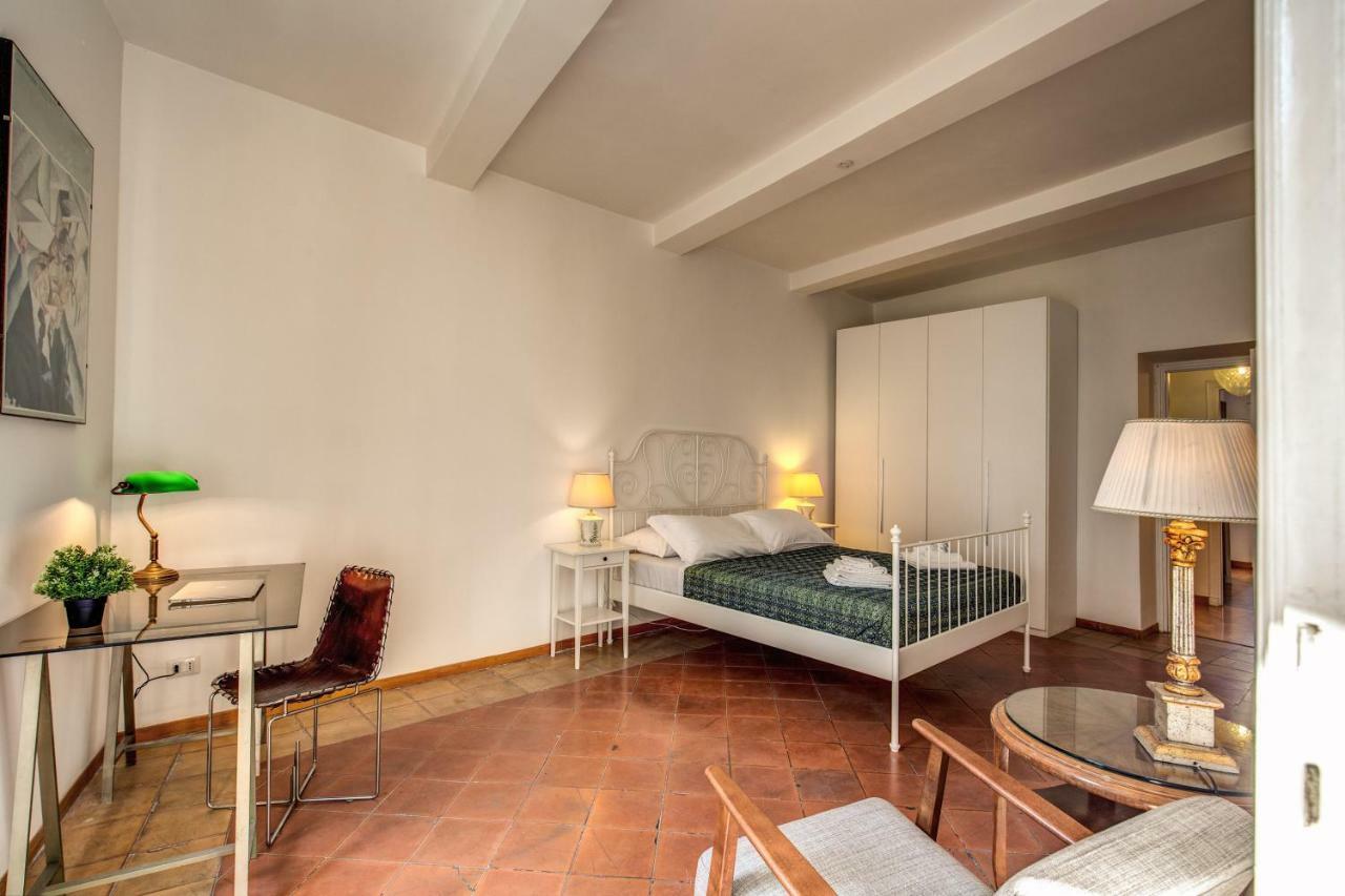 Campo Di Fiori 2 Bedroom Via Giulia Apartment