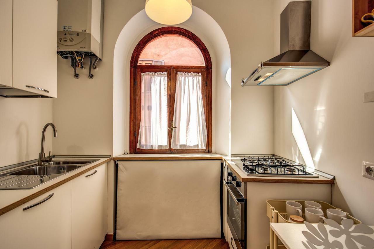 Campo Di Fiori 2 Bedroom Via Giulia Apartment