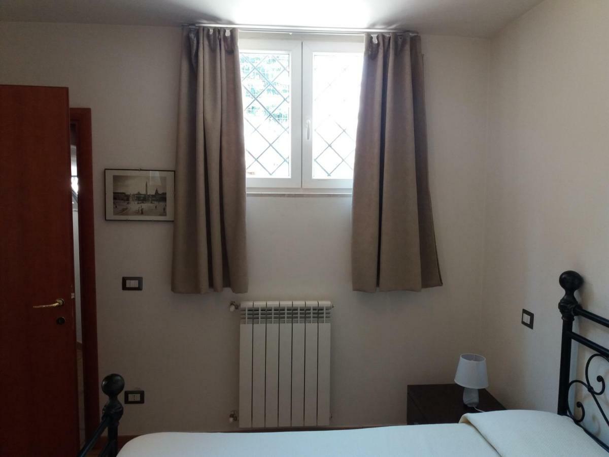 B&B Glicini Rome