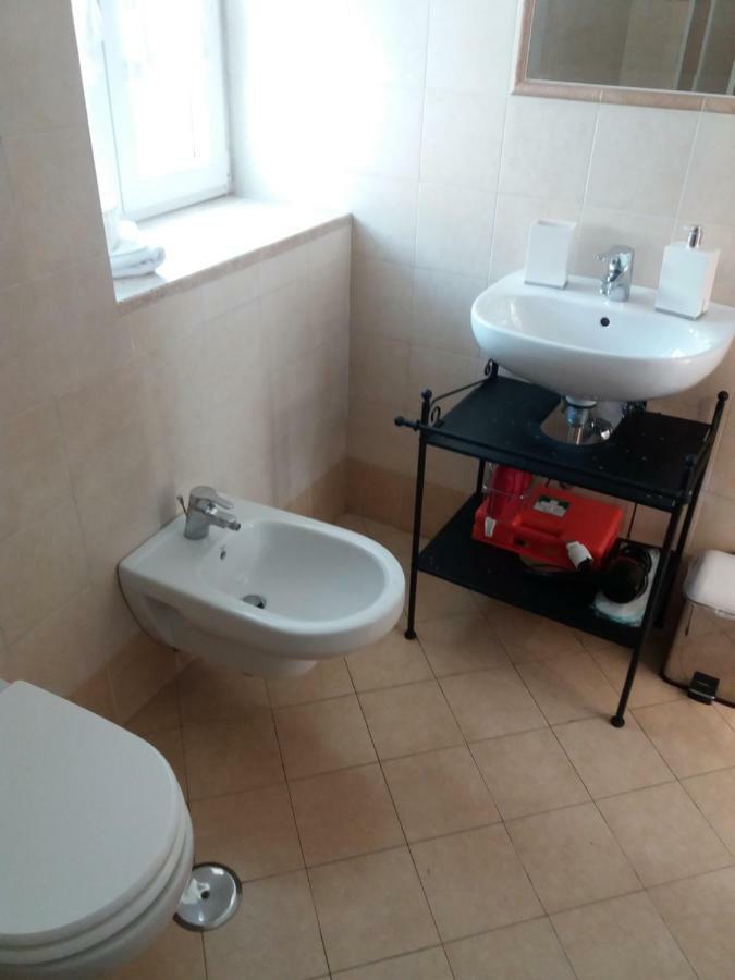 B&B Glicini Rome