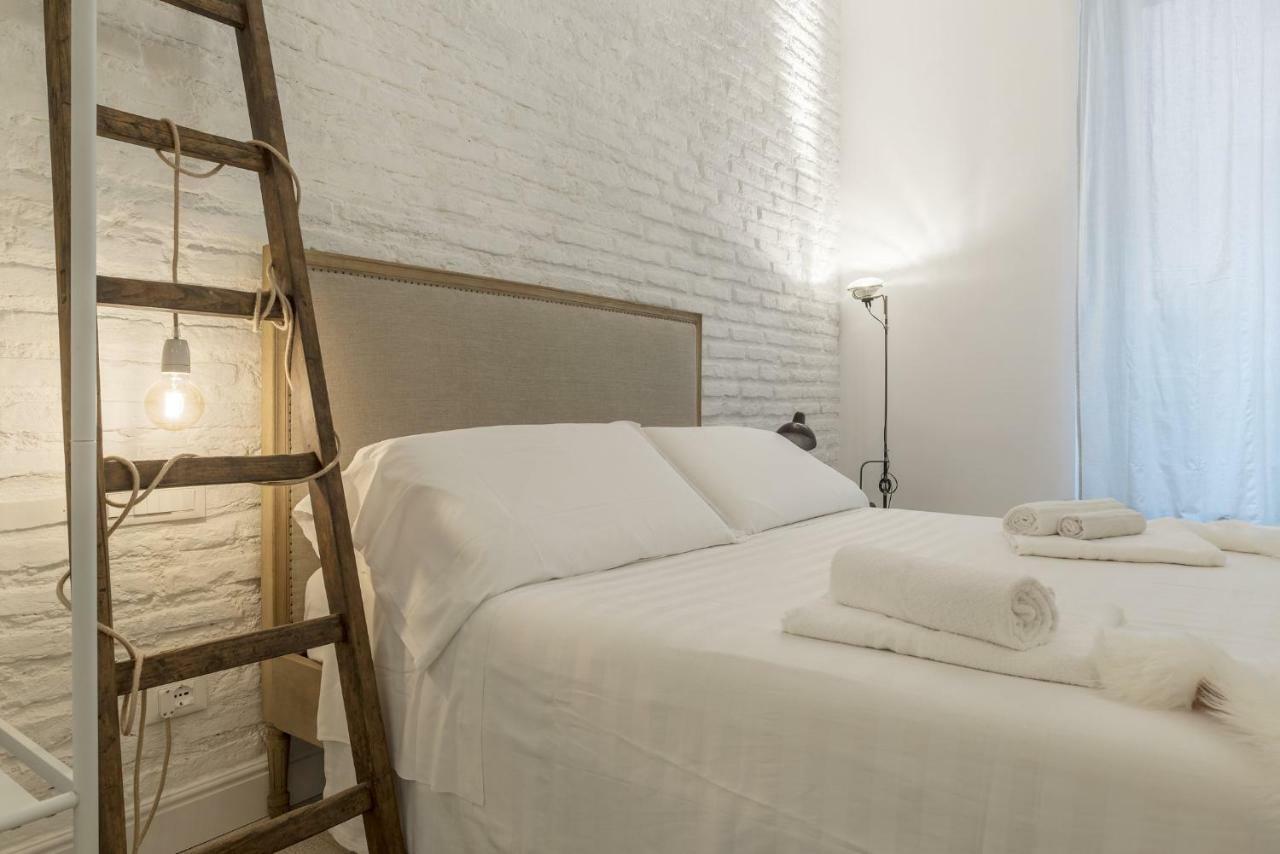 Romantic Vintage Colosseum Apartment Rome