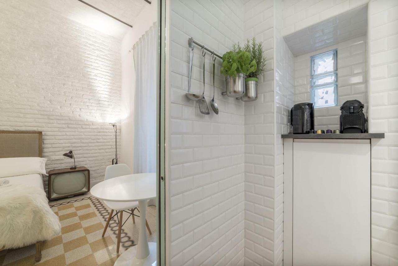 Romantic Vintage Colosseum Apartment Rome