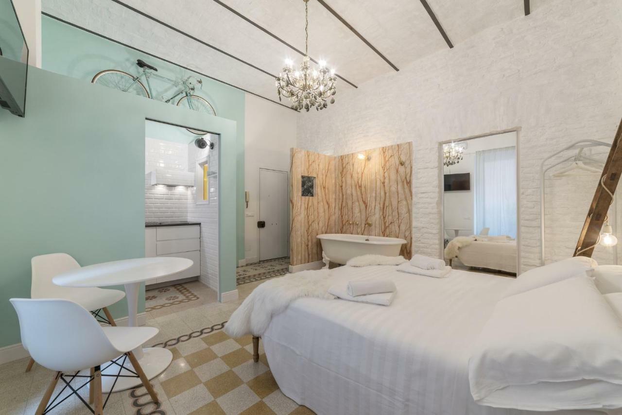 Romantic Vintage Colosseum Apartment Rome