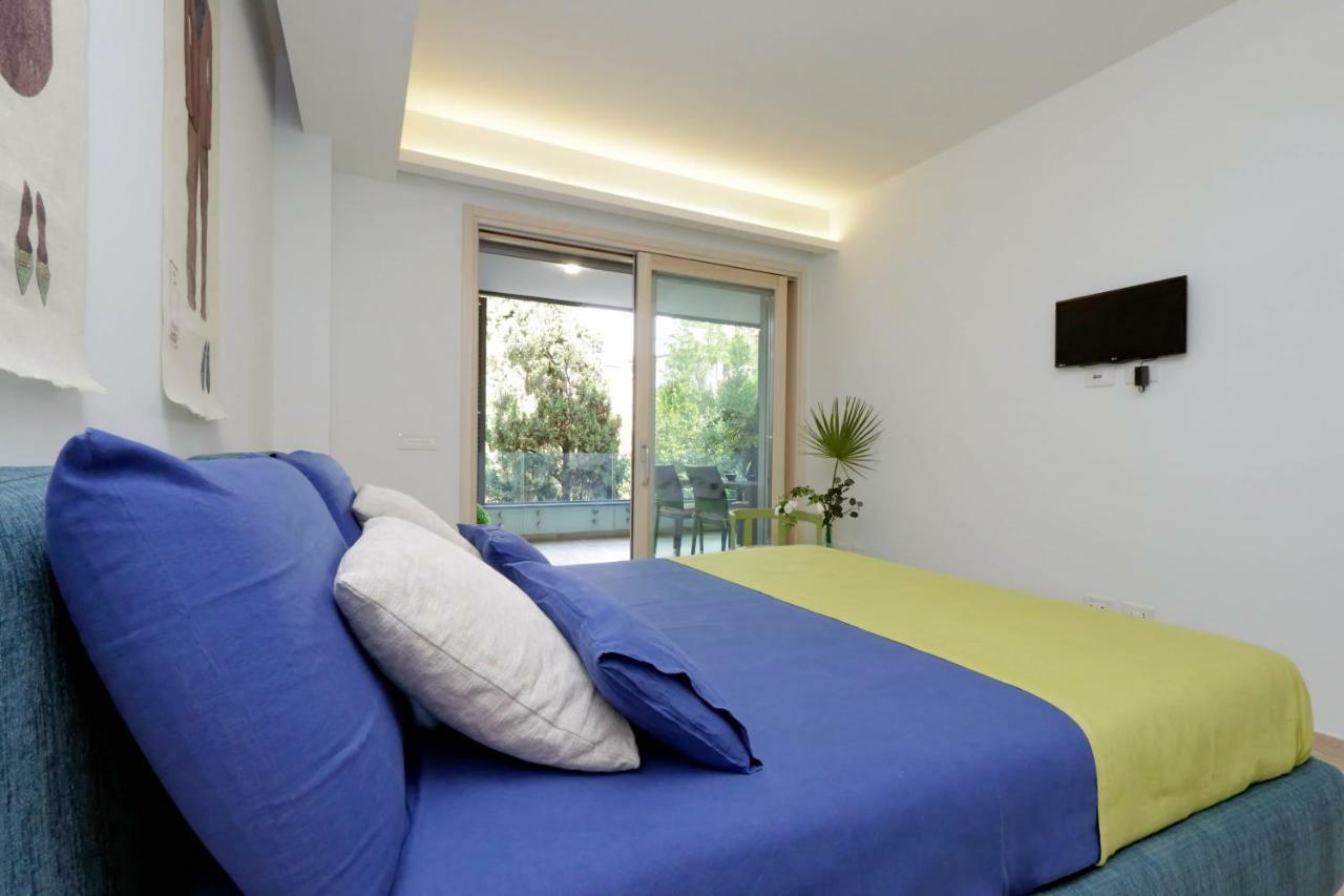 Green Terraced Apartment. 3 Stops From Colosseum Apartment