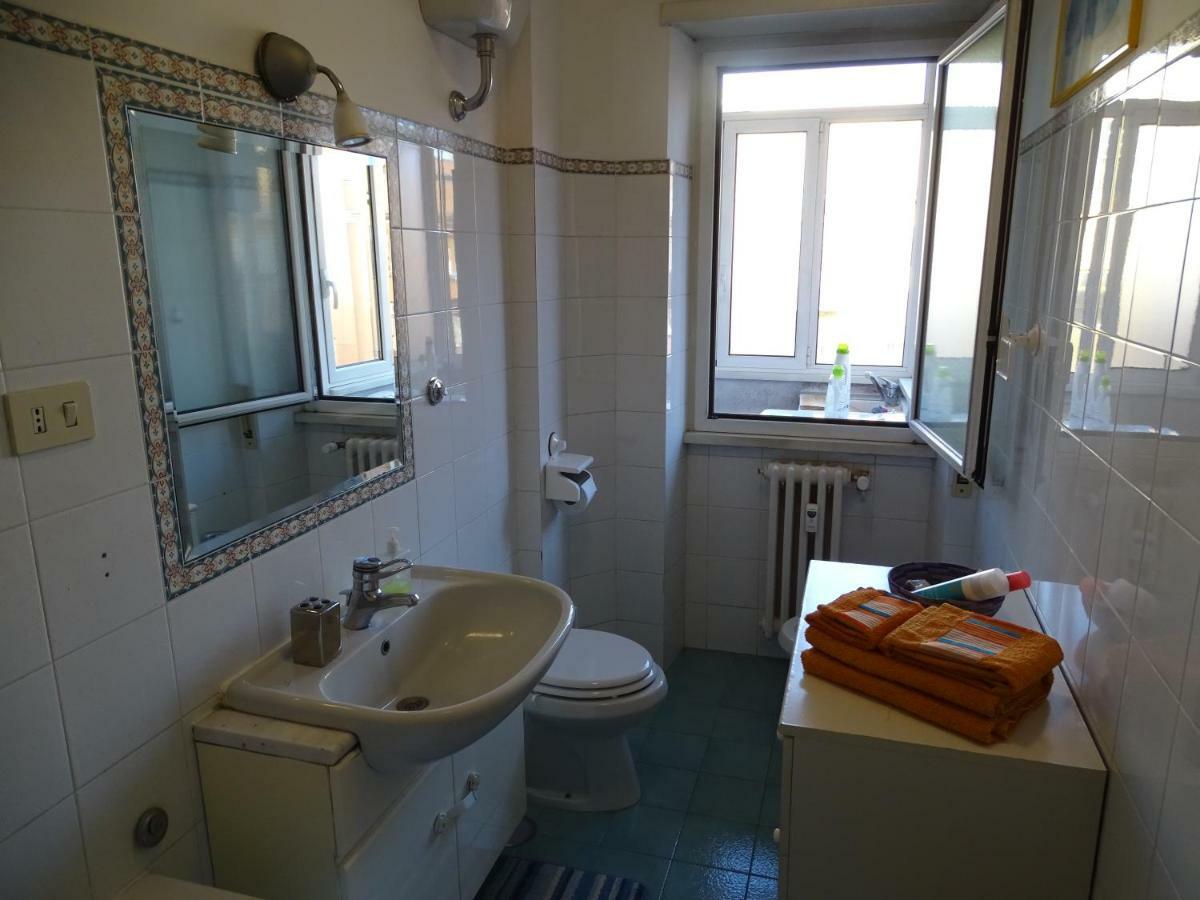 Apartment Casa Valeria Metro B1 *