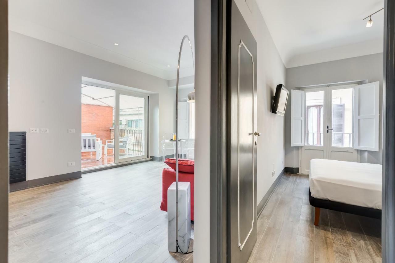 Trevi Area Penthouse Apartment
