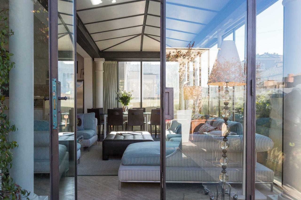 Amazing Penthouse Piazza Venezia Apartment