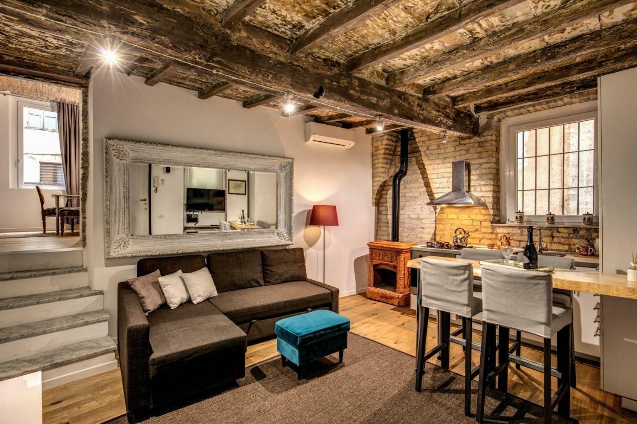 Apartment Farnese House In *