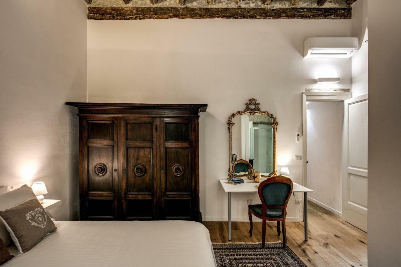 Farnese House In