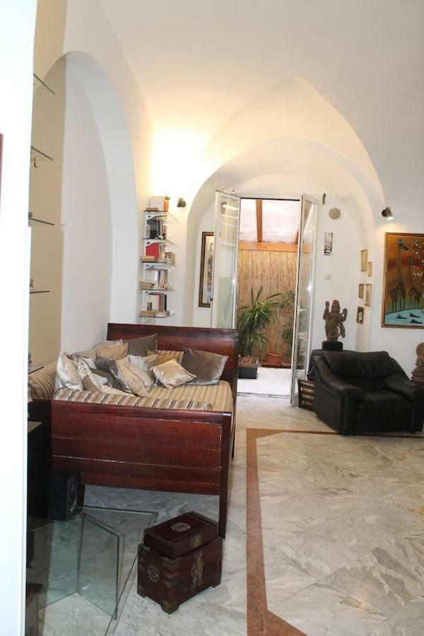 Elly's Loft Apartment