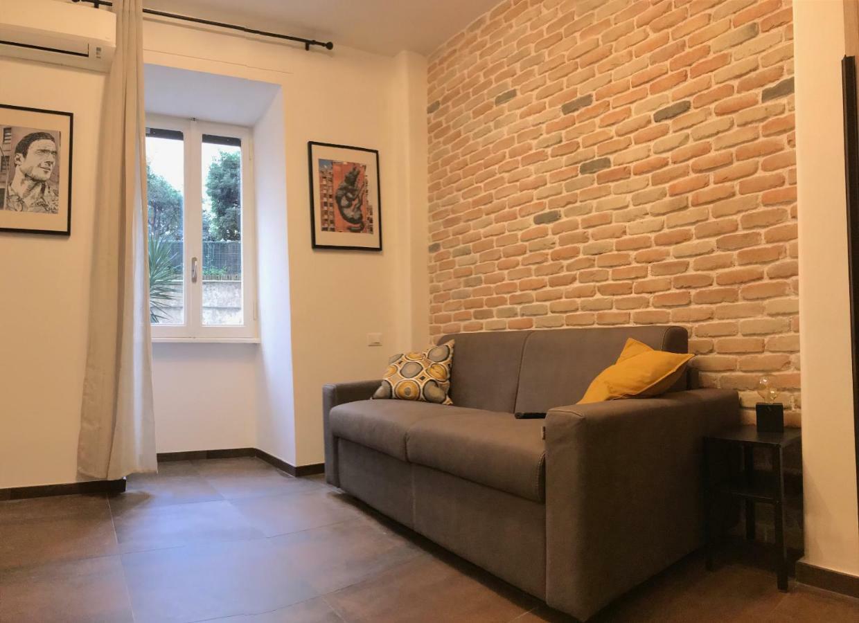 Apartment In Via Licia Rome