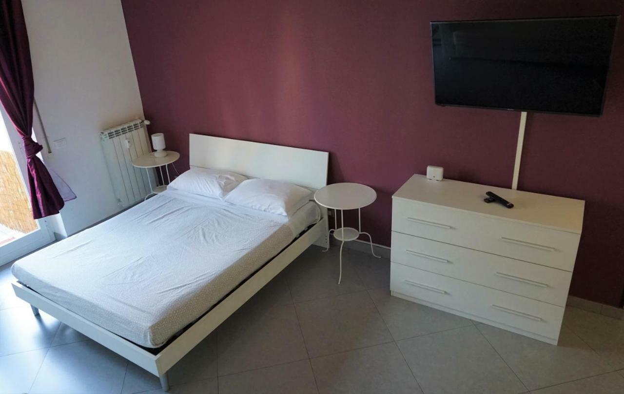 Rhome Away Marconi *
