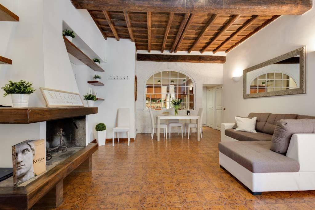 Apartment Arenula Luxury