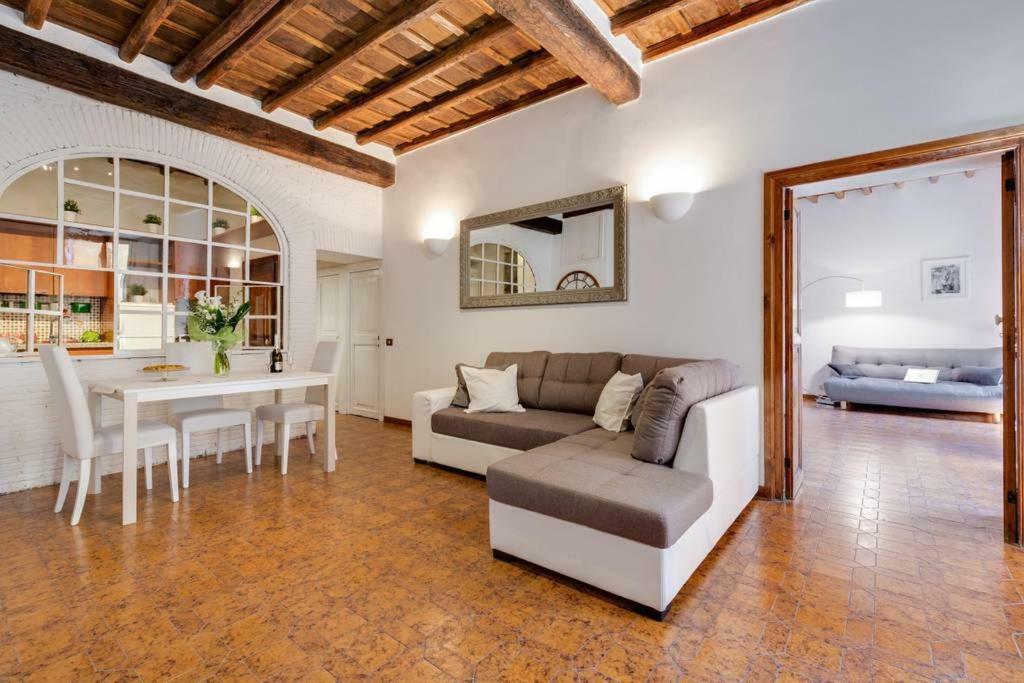 Apartment Arenula Luxury