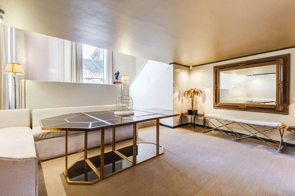 Luxurious Loft Facing The Pantheon