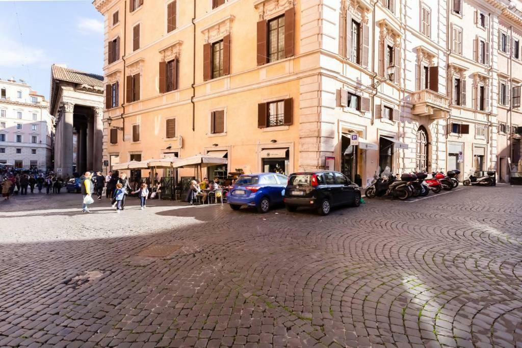 Luxurious Loft Facing The Pantheon Holiday home Rome