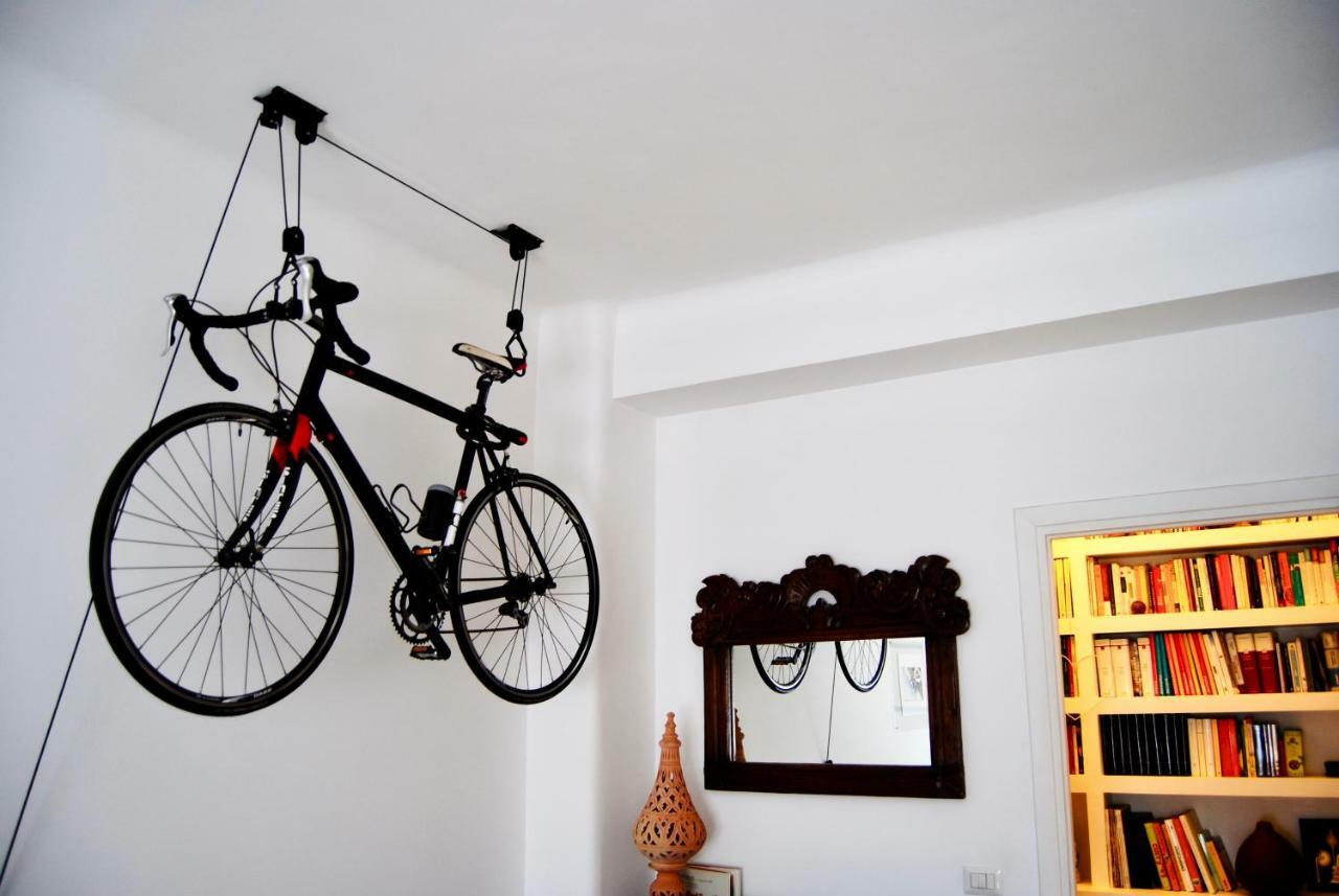 Famiglia Poggi, The Flying Hippo Apartment
