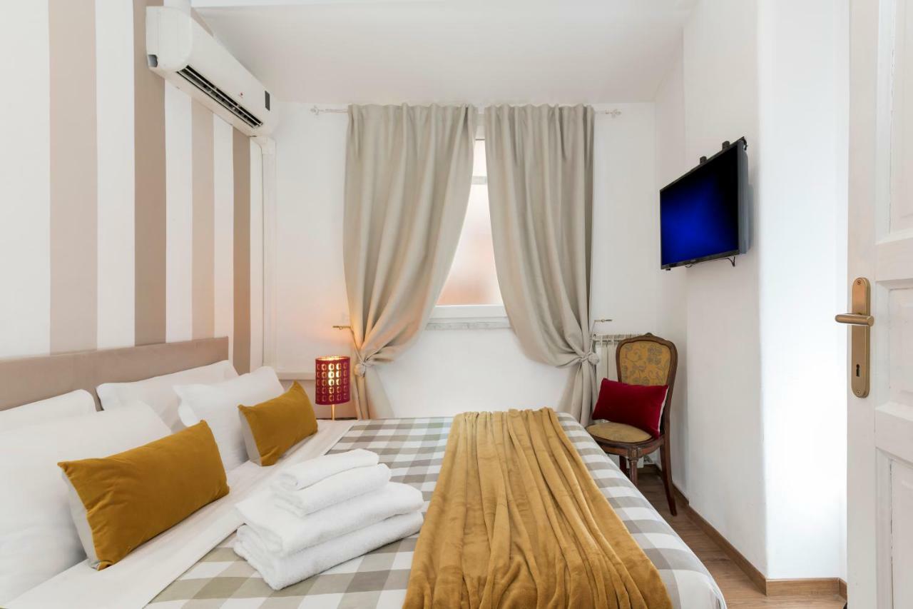 New! Spanish Step Design Apartment *