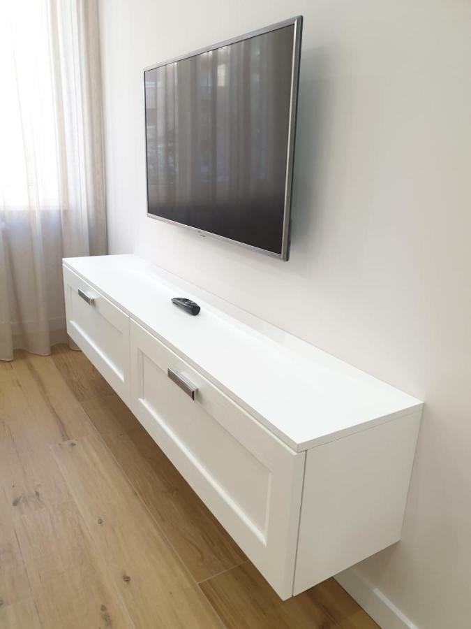 T&t Luxury Int 4