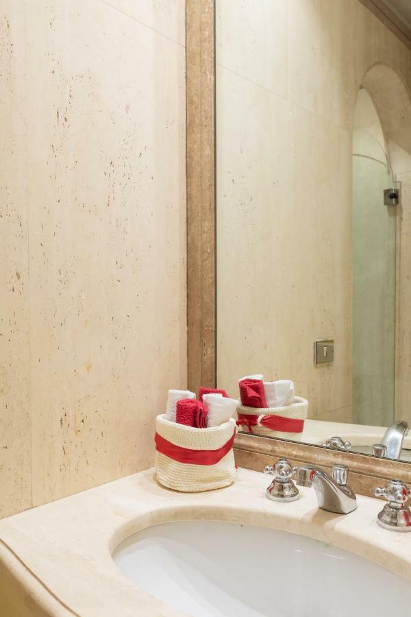 Spanish Steps Casa Nes * Rome