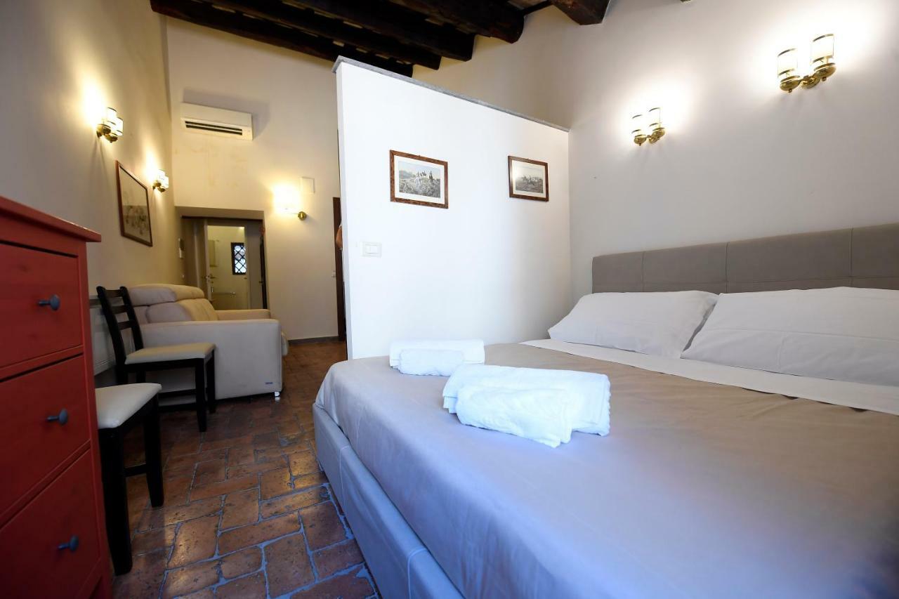 - Campo De' Fiori Apartment