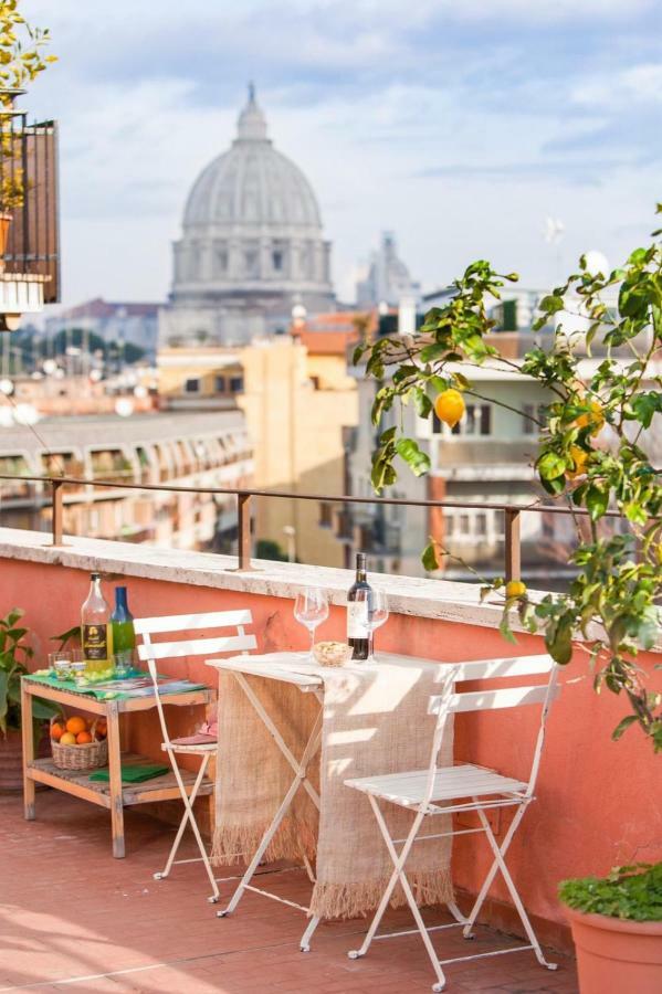 Postcard From St Peter's Dome Appartamento Roma