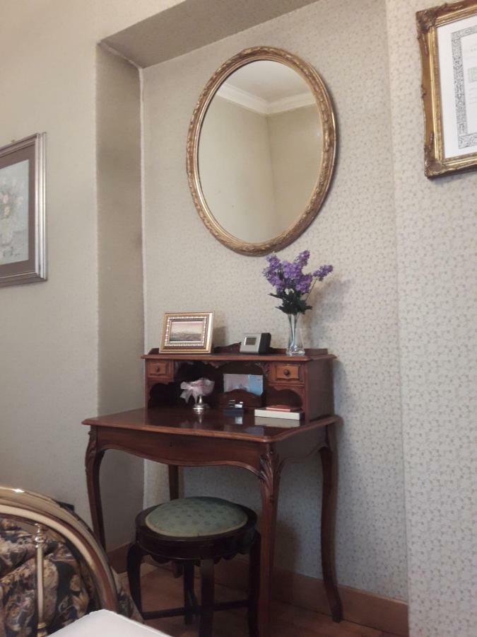 The Queen's Coffer Apartment *