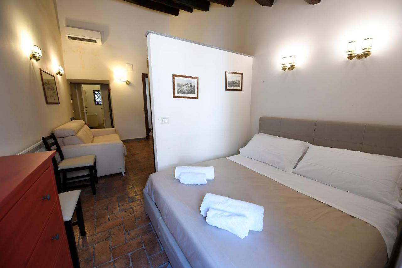 - Campo De' Fiori Apartment *