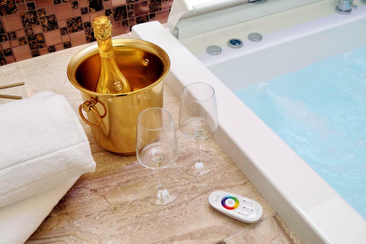 Affittacamere Spanish Diamond Luxury & Jacuzzi 2*