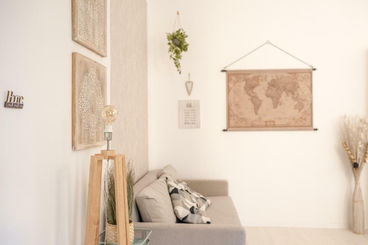 White Fanti Apartment *