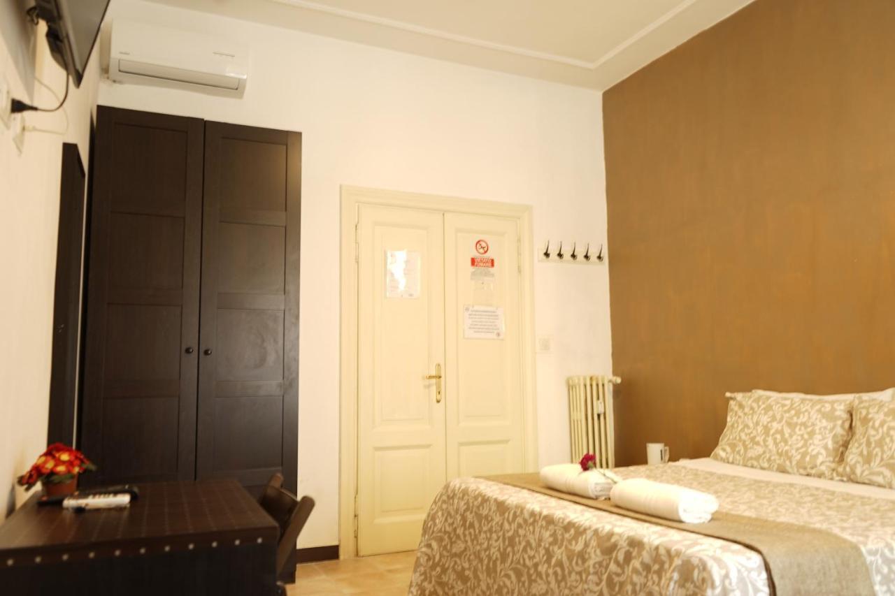 Hosting Flats *