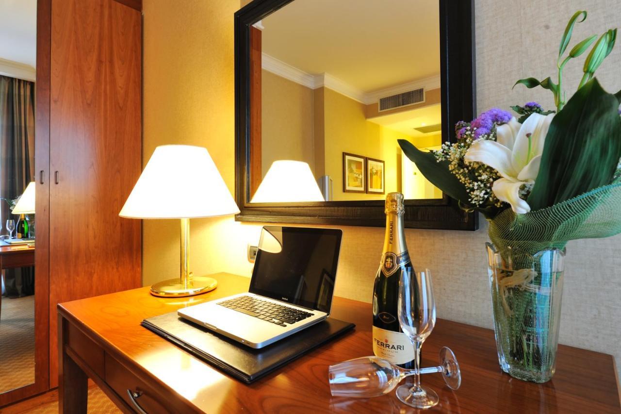 Apogia Lloyd Hotel 3*