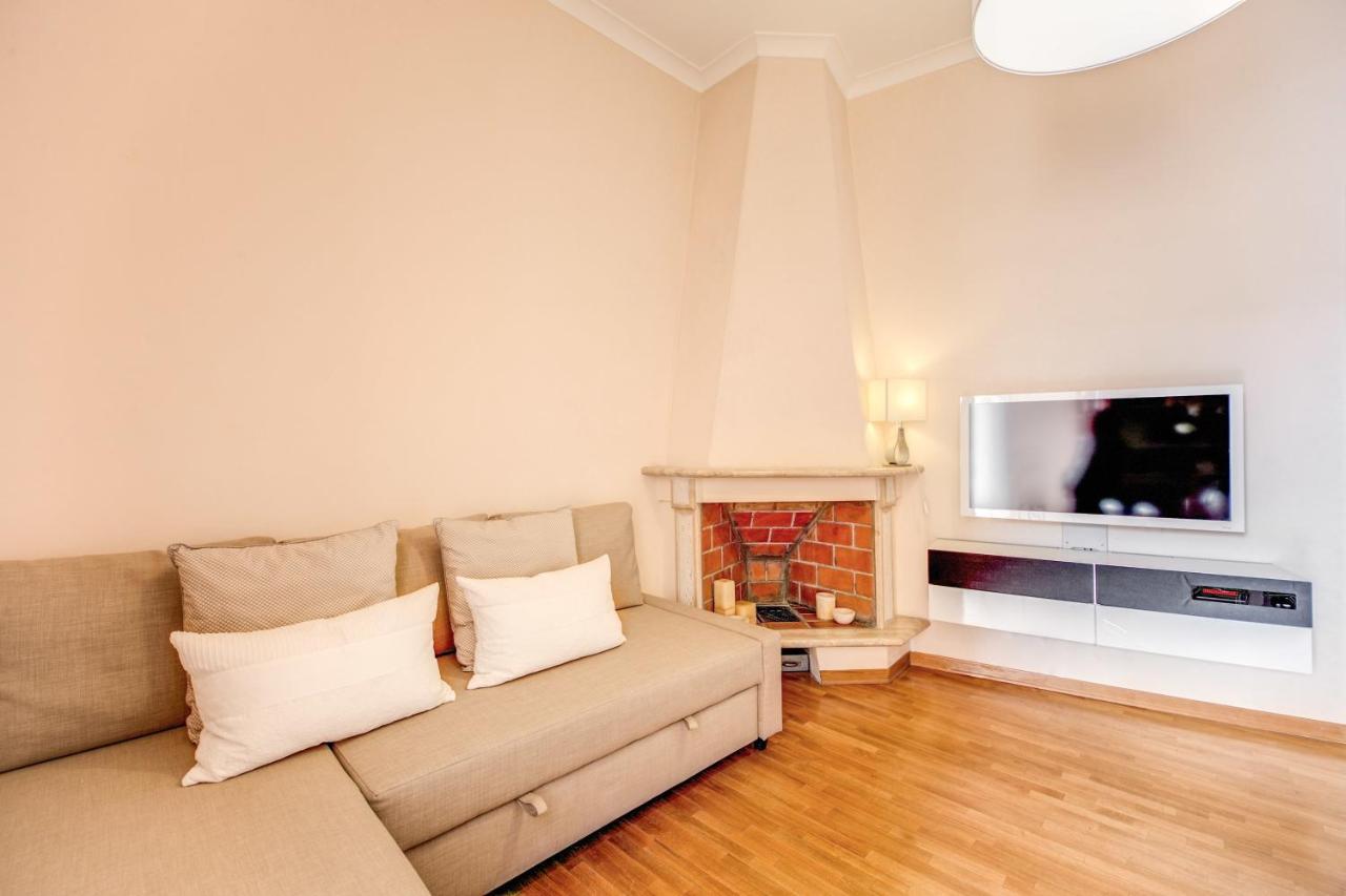 Apartment Elegant Behind The Colosseum Rome