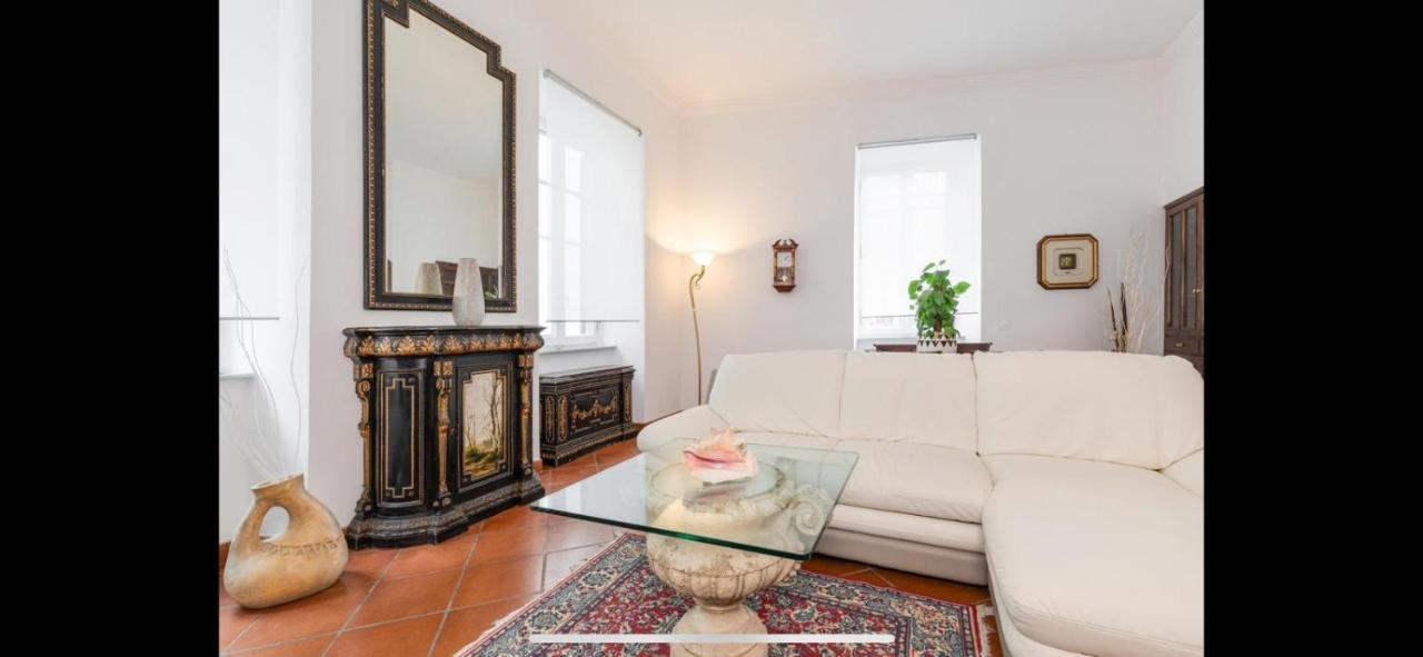Apartment In Front Of Coliseum 2 *