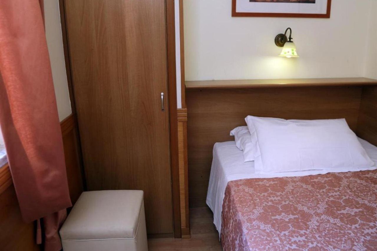Hotel Santa Prassede 2*