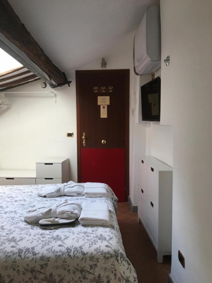 M9 Pantheon Attic 12 Rome
