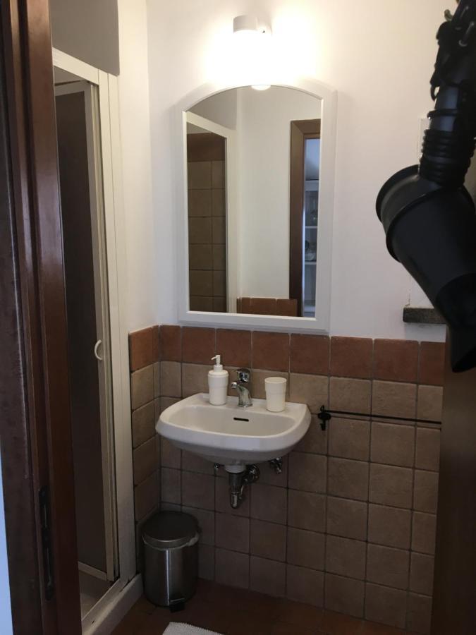 M9 Pantheon Attic 12 Rome