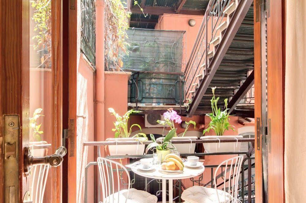 Elegant Behind The Colosseum Apartment Rome
