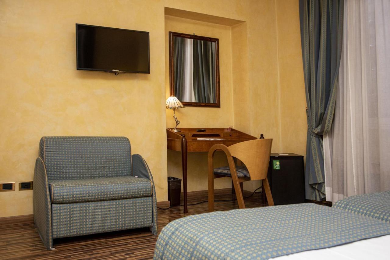Western Artdeco Hotel 4*