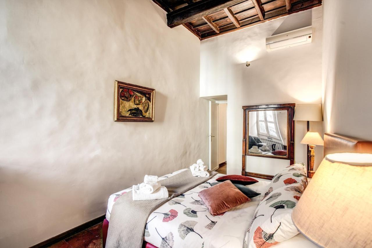 Borgo Pio Passetto Papale * Rome