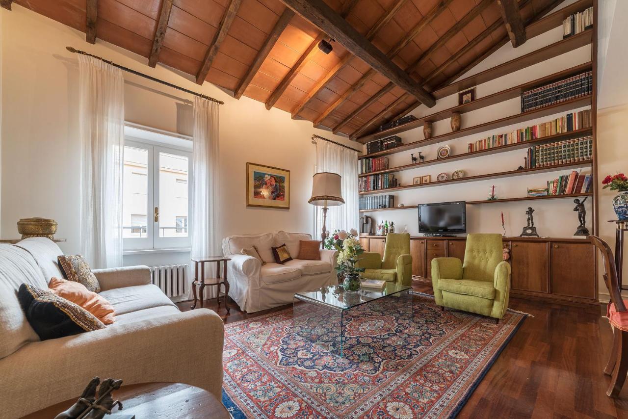 Quiet And Classic On Two Floors, By Trevi Fountain - Fromhometorome Apartment *